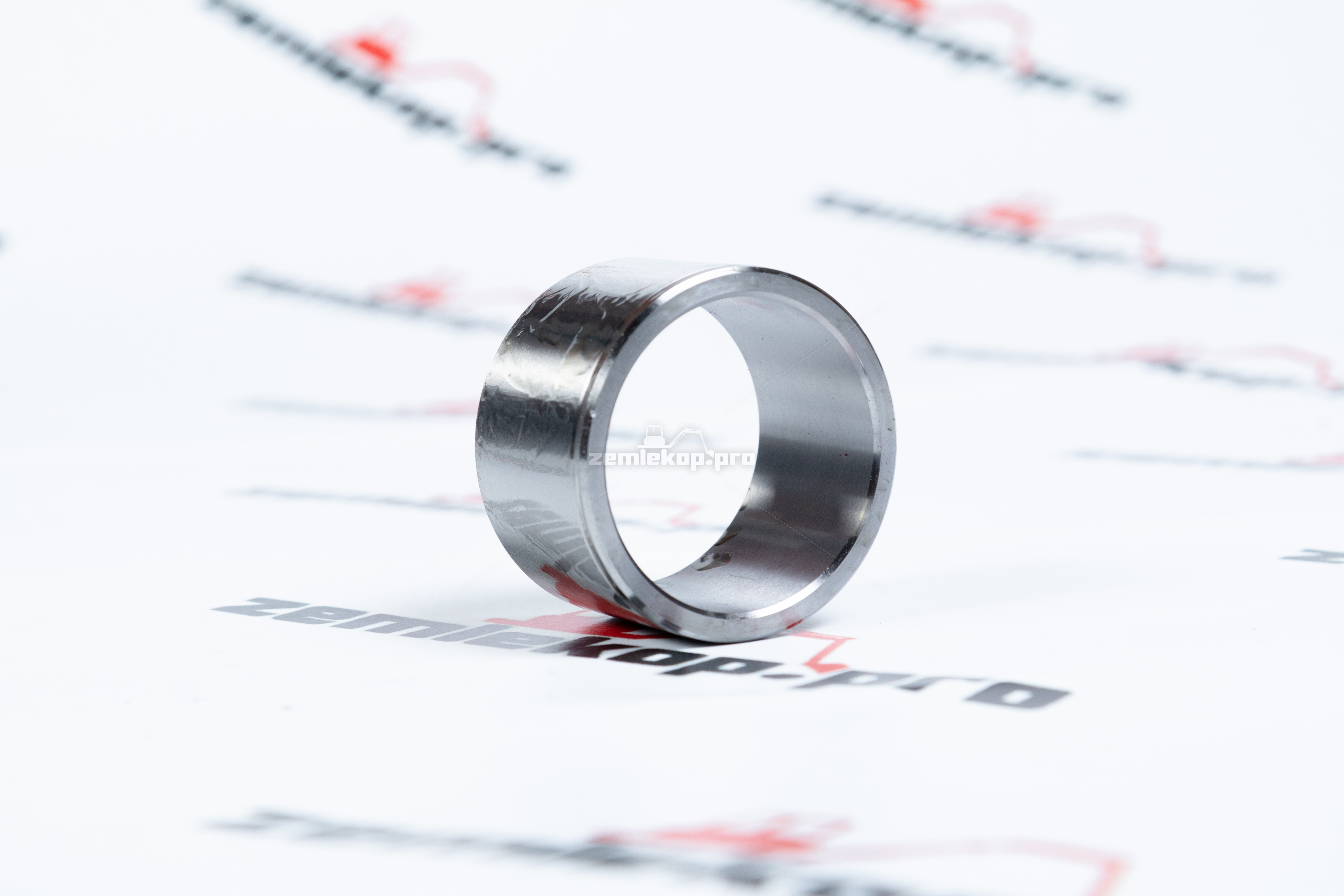 6194022M1^ Втулка передняя (на палец (балансир) переднего моста) 11716618, VOE11716618, 126611