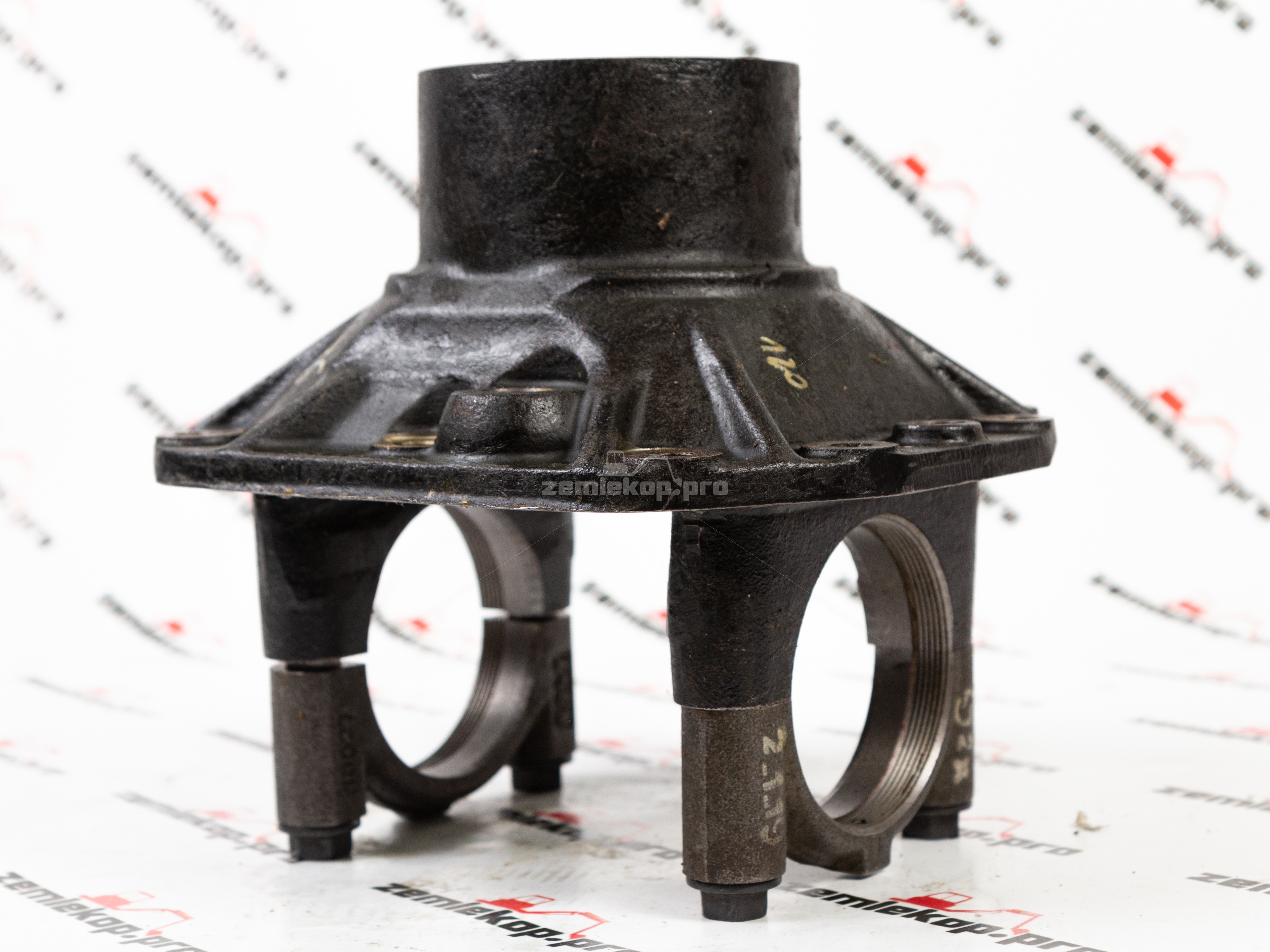 136977 Корпус главной пары