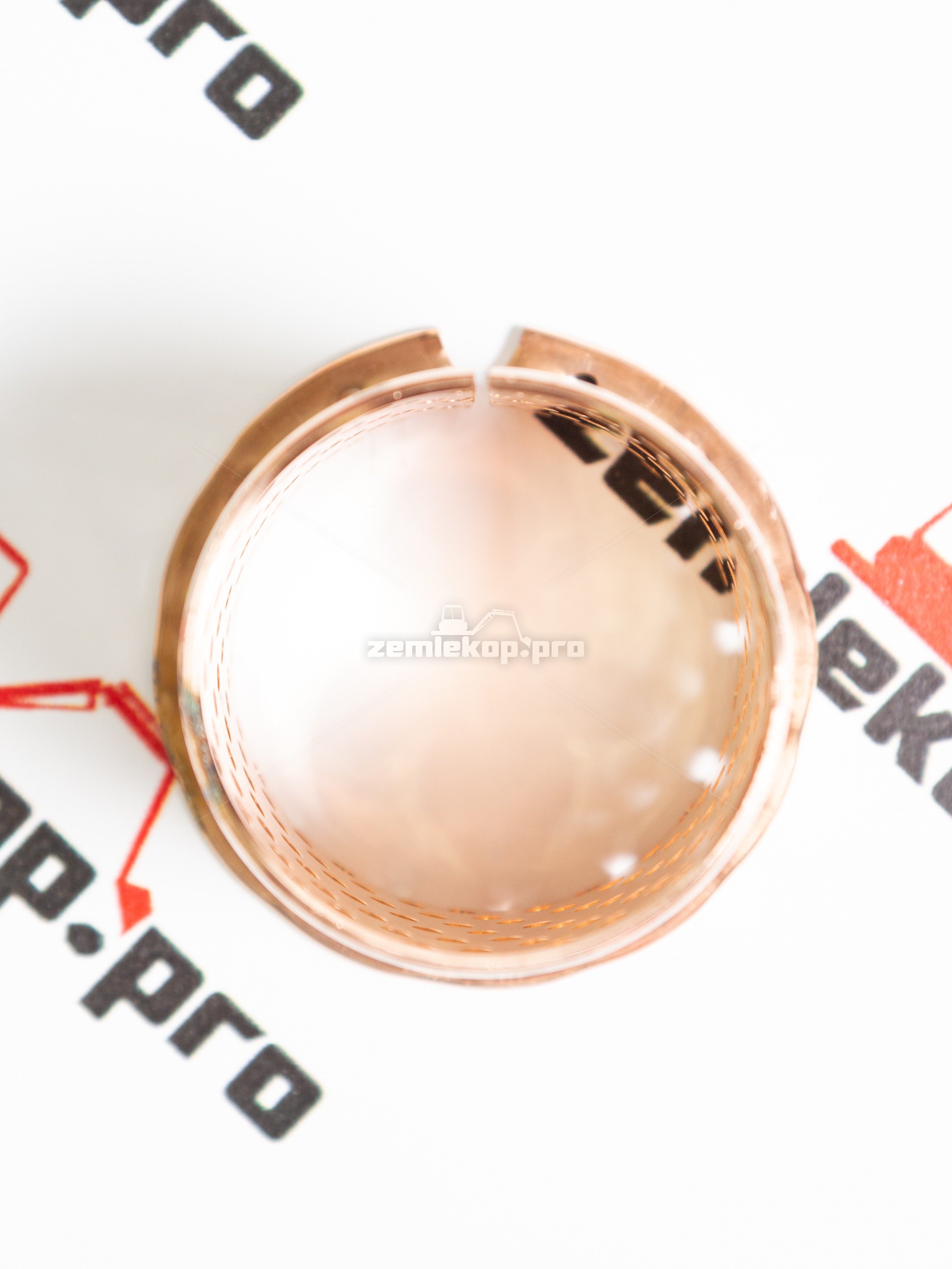 212.01.011.01 Втулка шкворня DANA