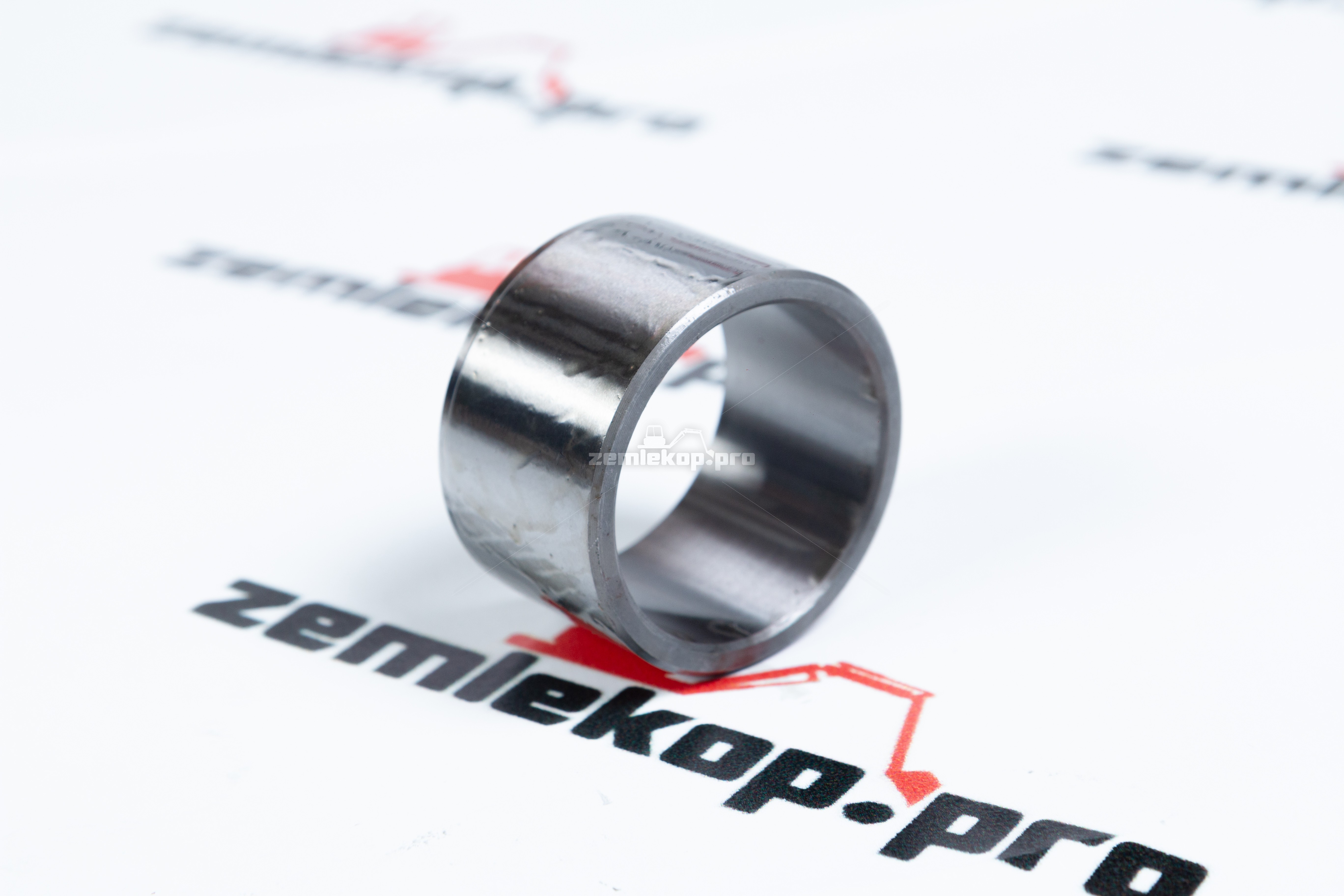 6194022M1^ Втулка передняя (на палец (балансир) переднего моста) 11716618, VOE11716618, 126611