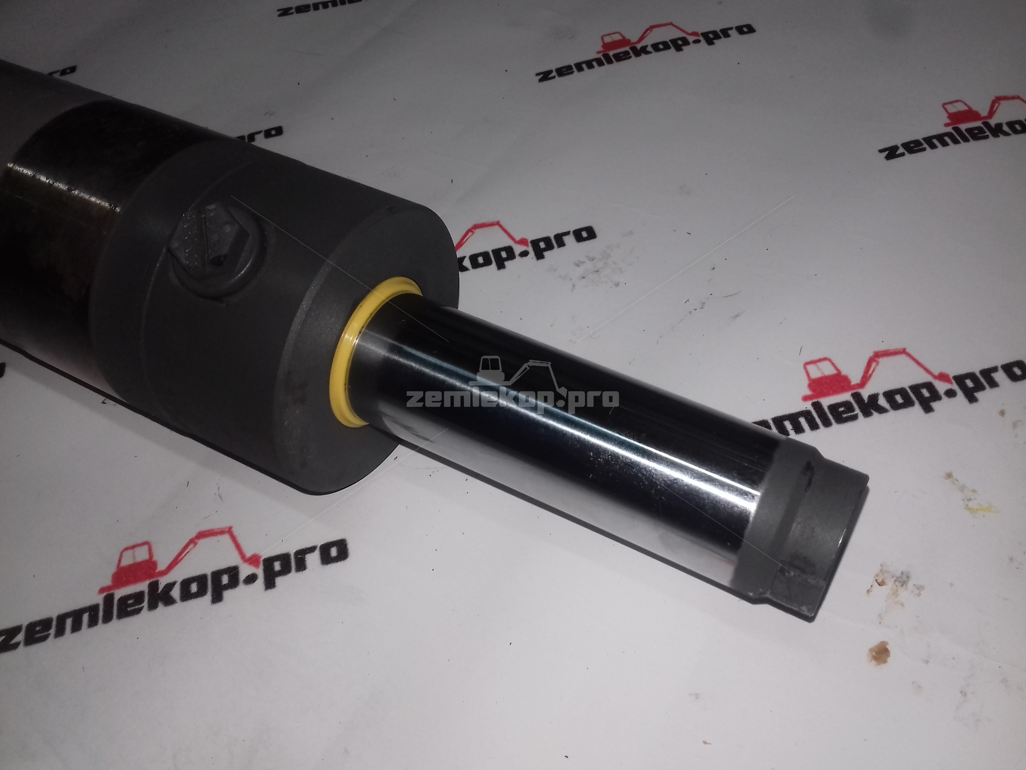 740.24.624.01-R  Рулевой цилиндр DANA