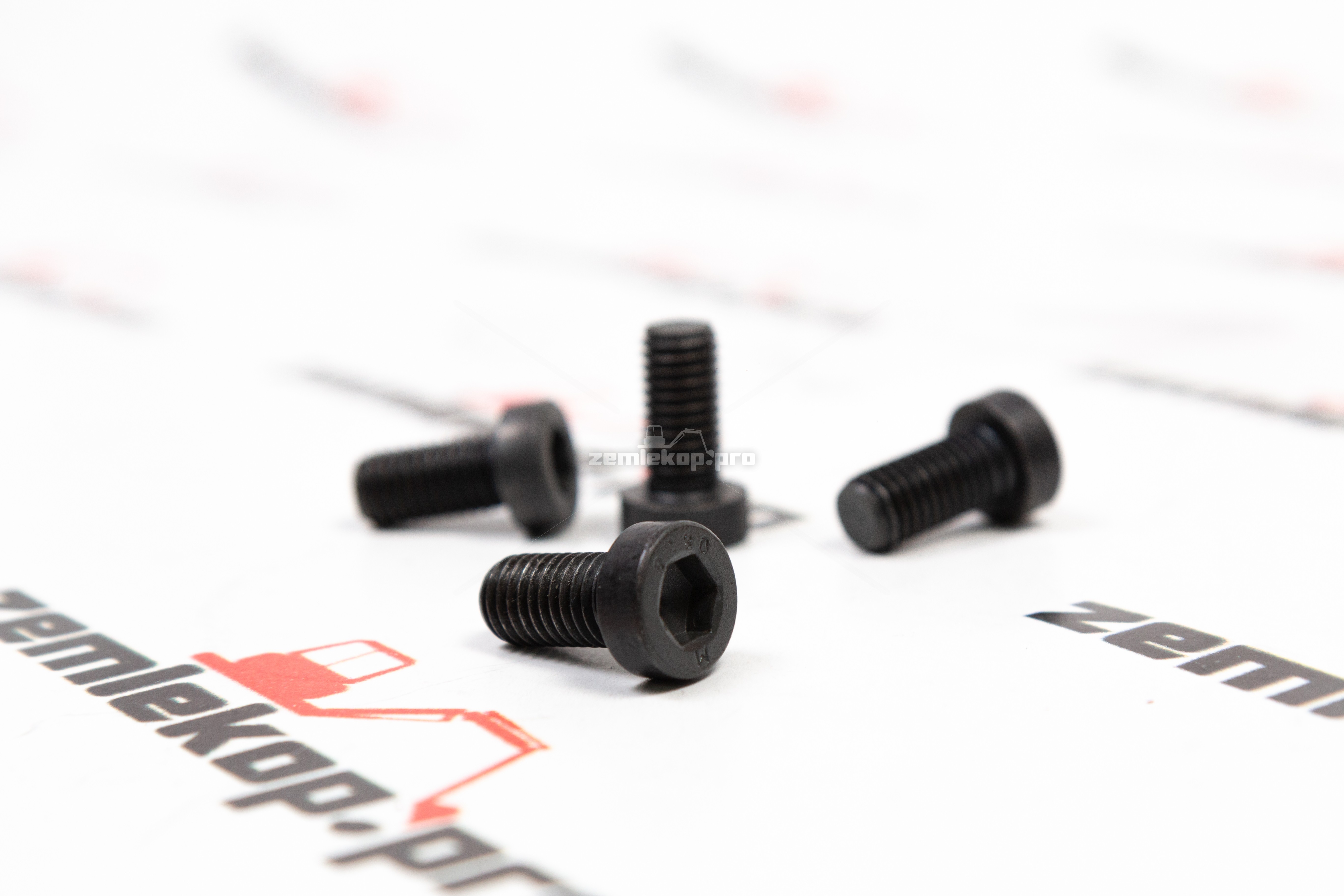 016.05.0435-R Болт DANA