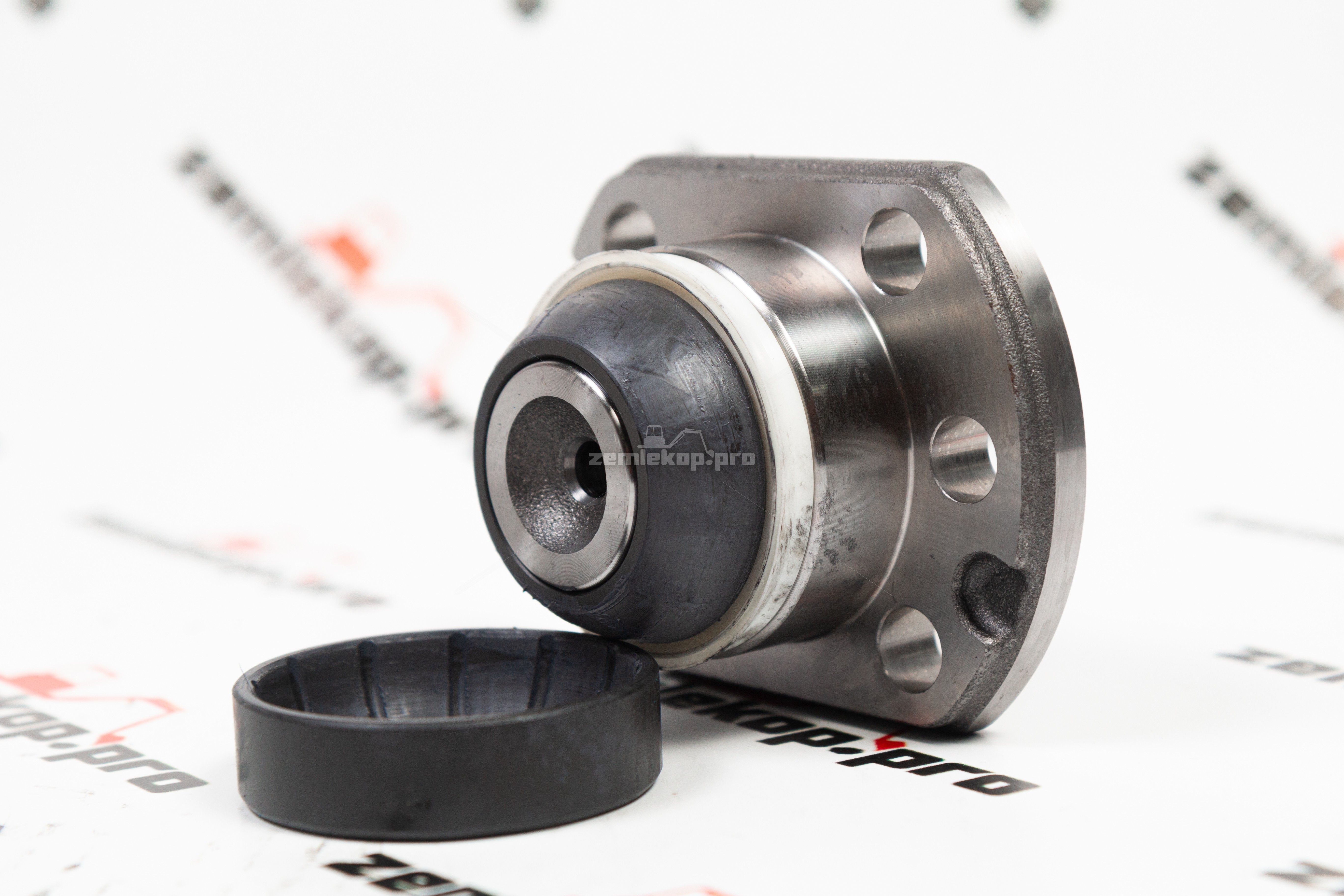 211.06.701.04 Шкворень нижний DANA