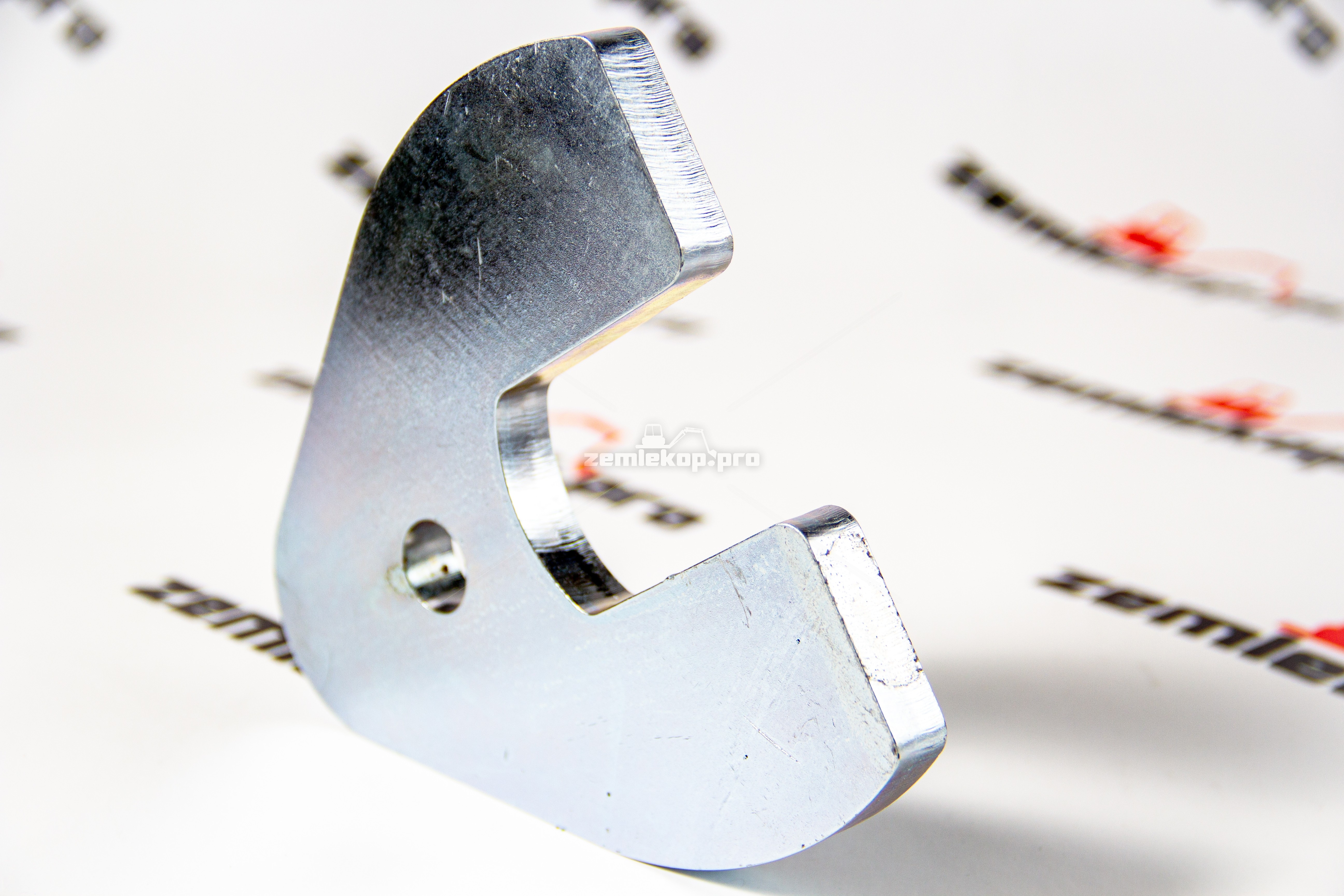 15679836 Стопорная пластина (фиксатор) VOLVO