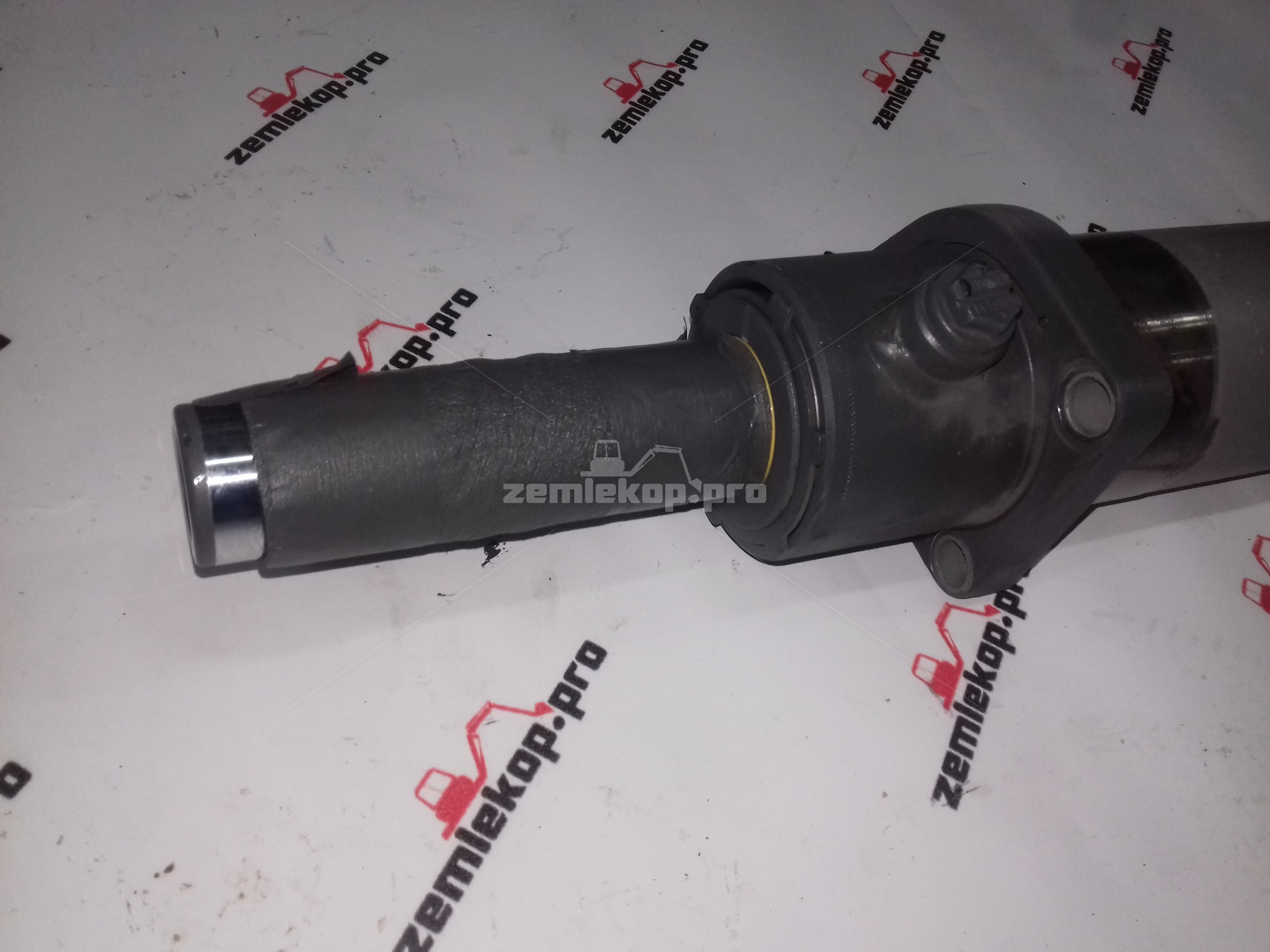 740.24.624.01-R  Рулевой цилиндр DANA