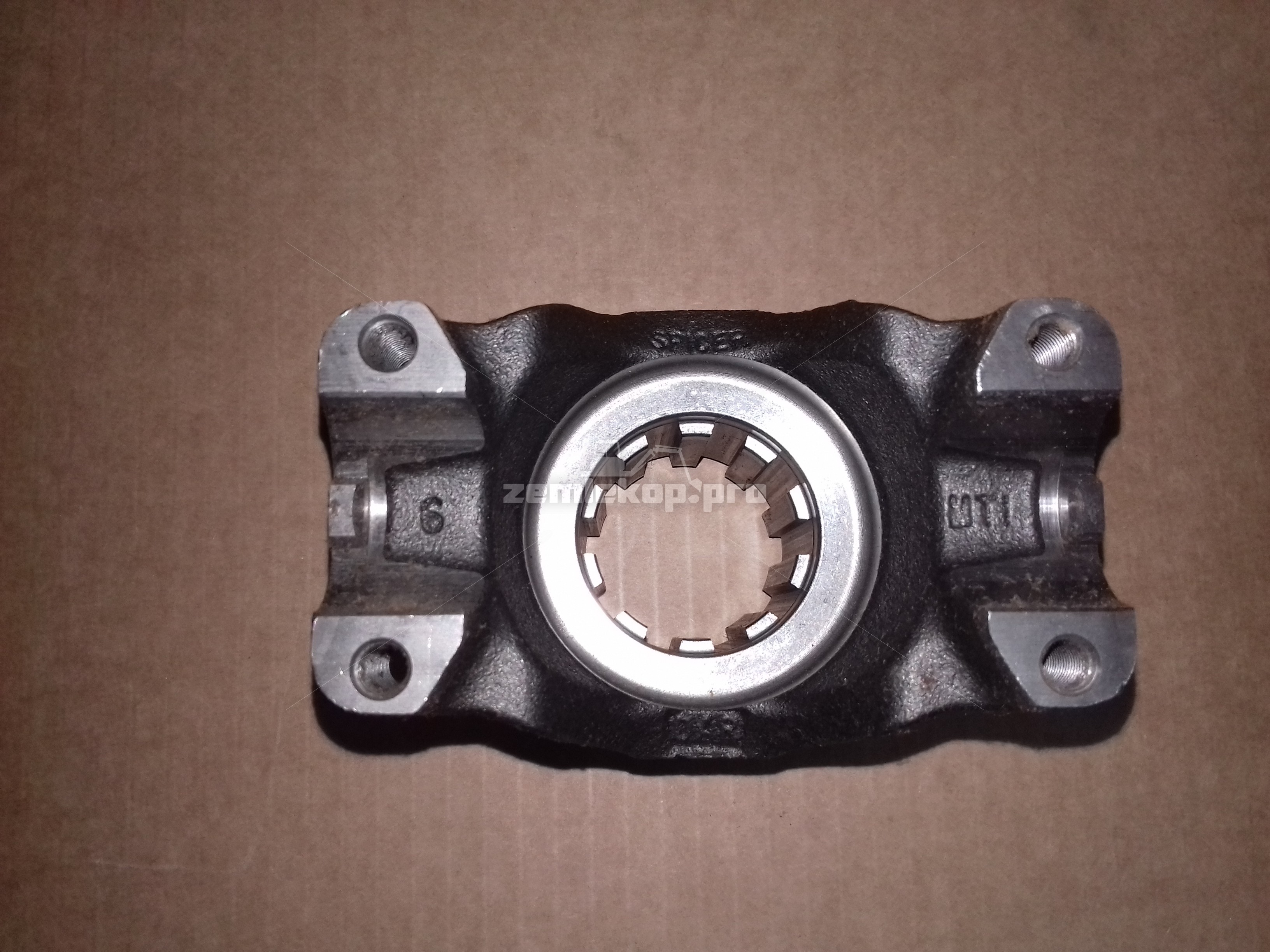 3-4-7031-1 Фланец DANA