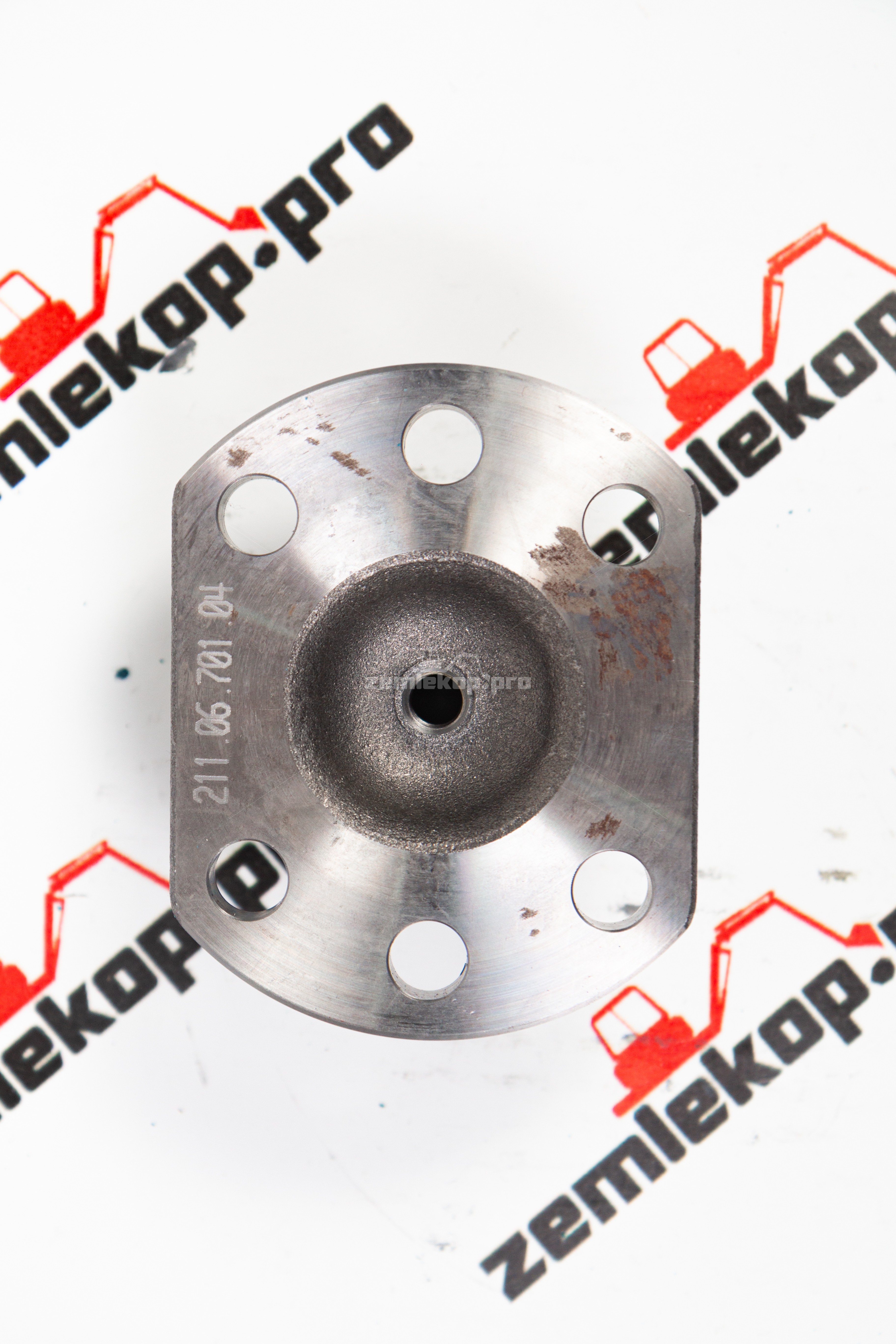 211.06.701.04 Шкворень нижний DANA