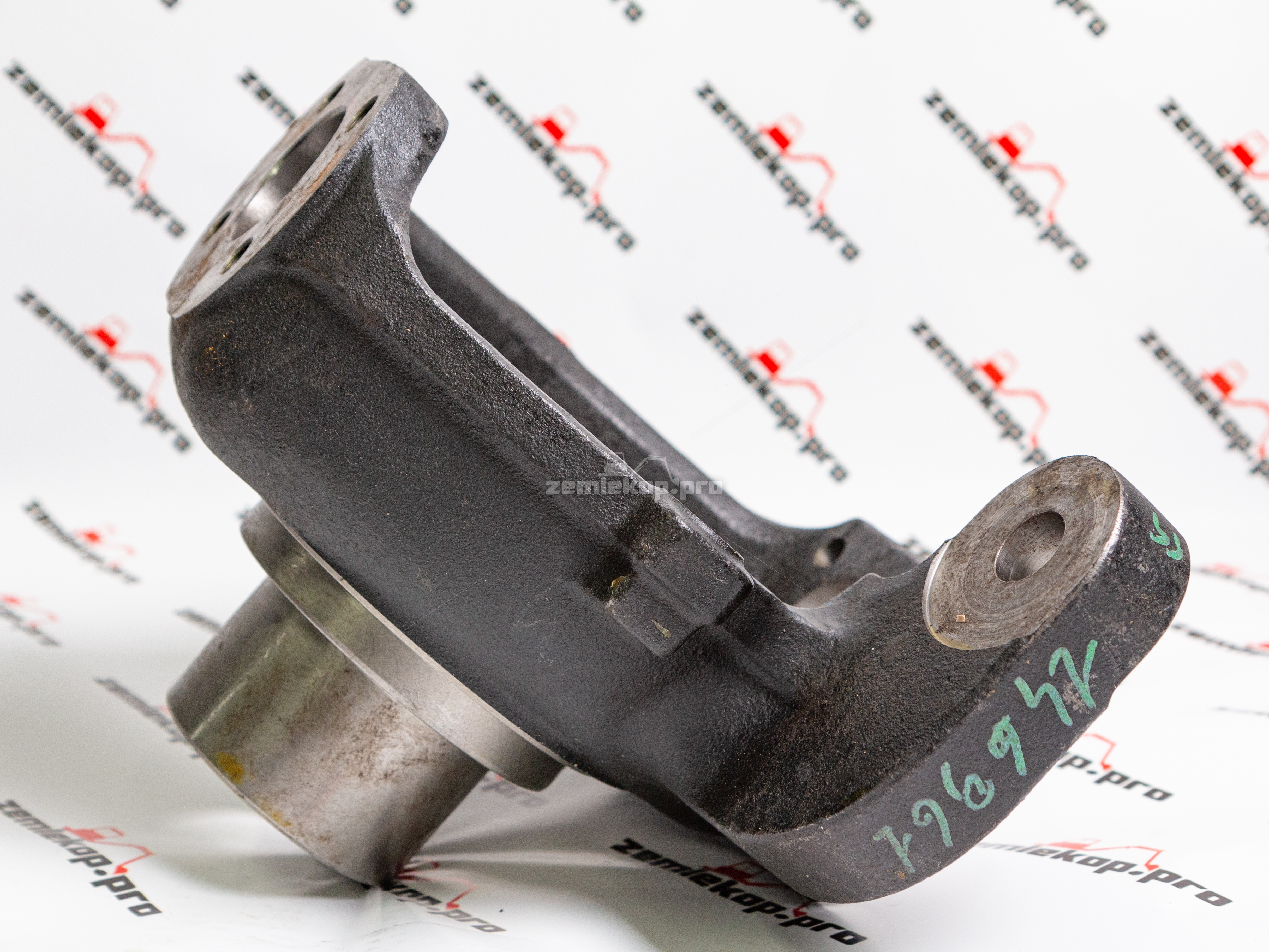 146961 Кулак поворотный