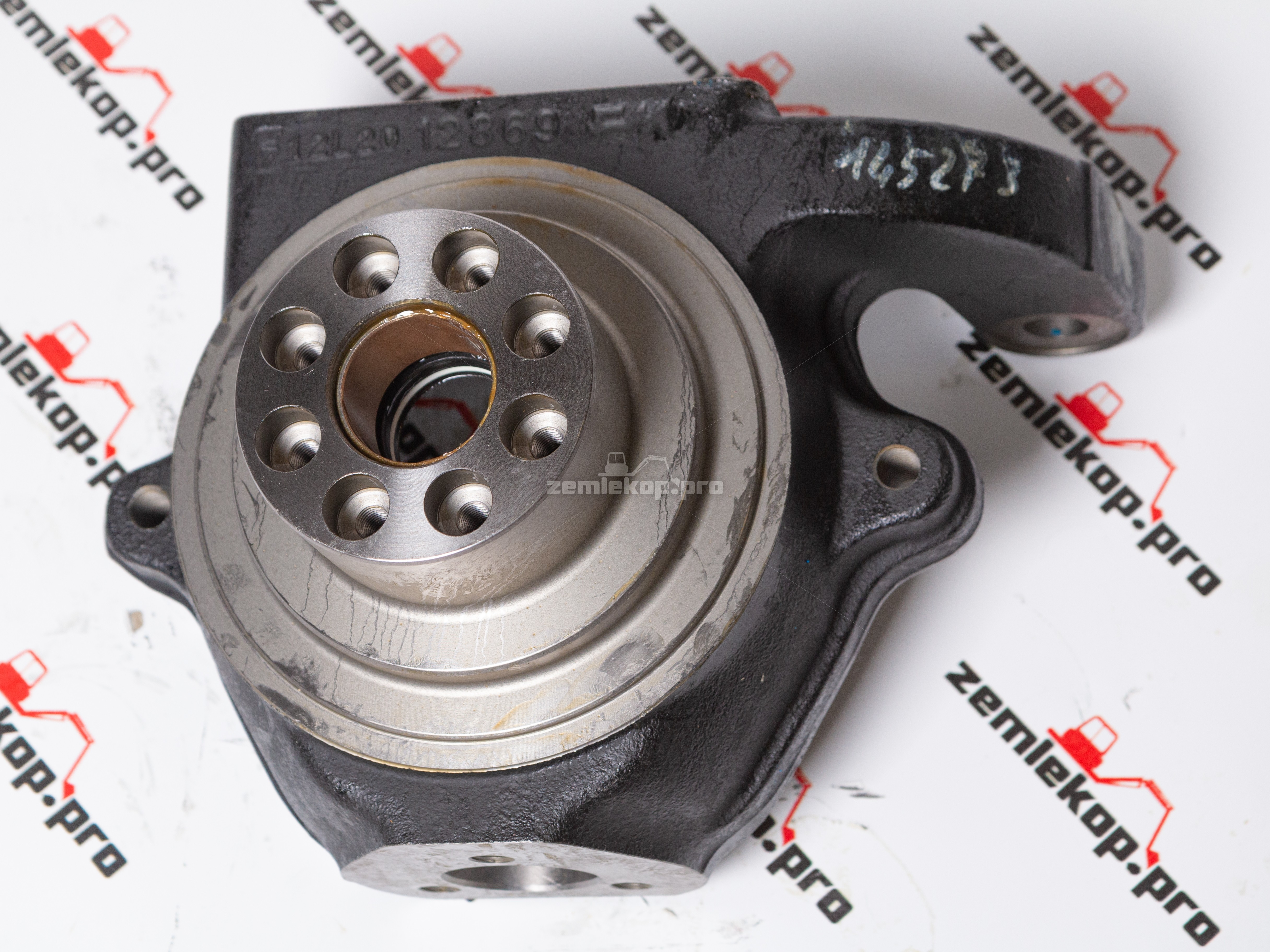 63239  Кулак поворотный