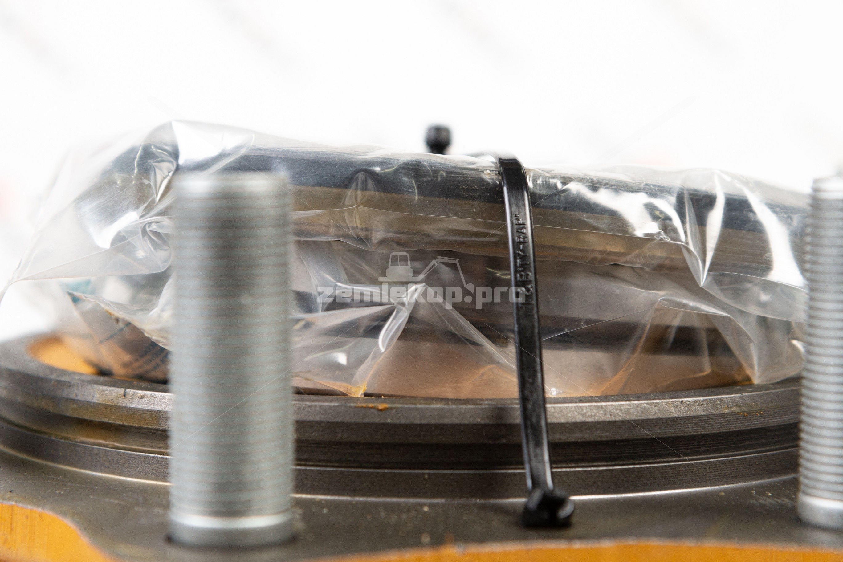 423535 Ступица