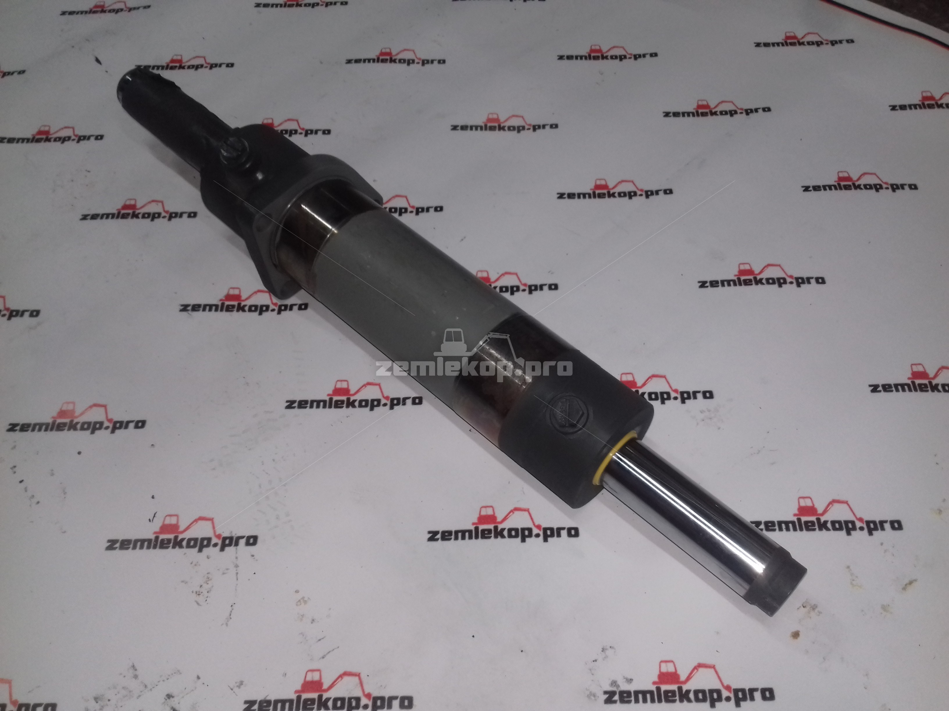 740.24.624.01-R  Рулевой цилиндр DANA